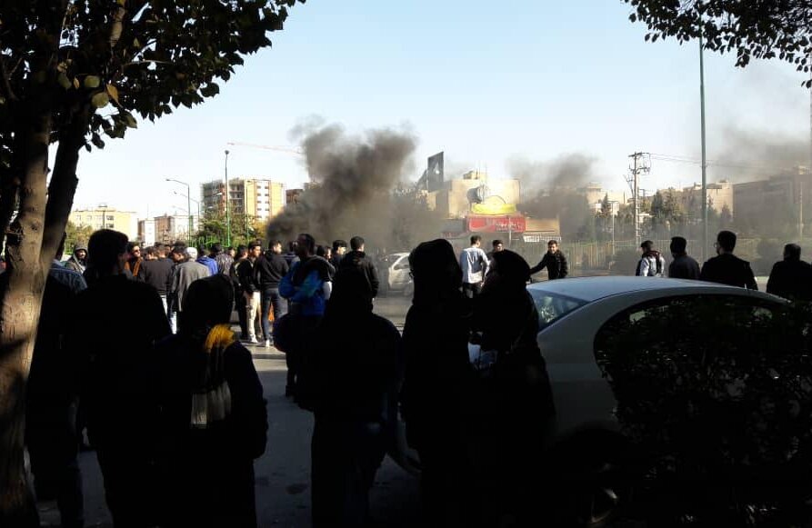 Iranian_protesters_in_November_of_2019._Isfahan