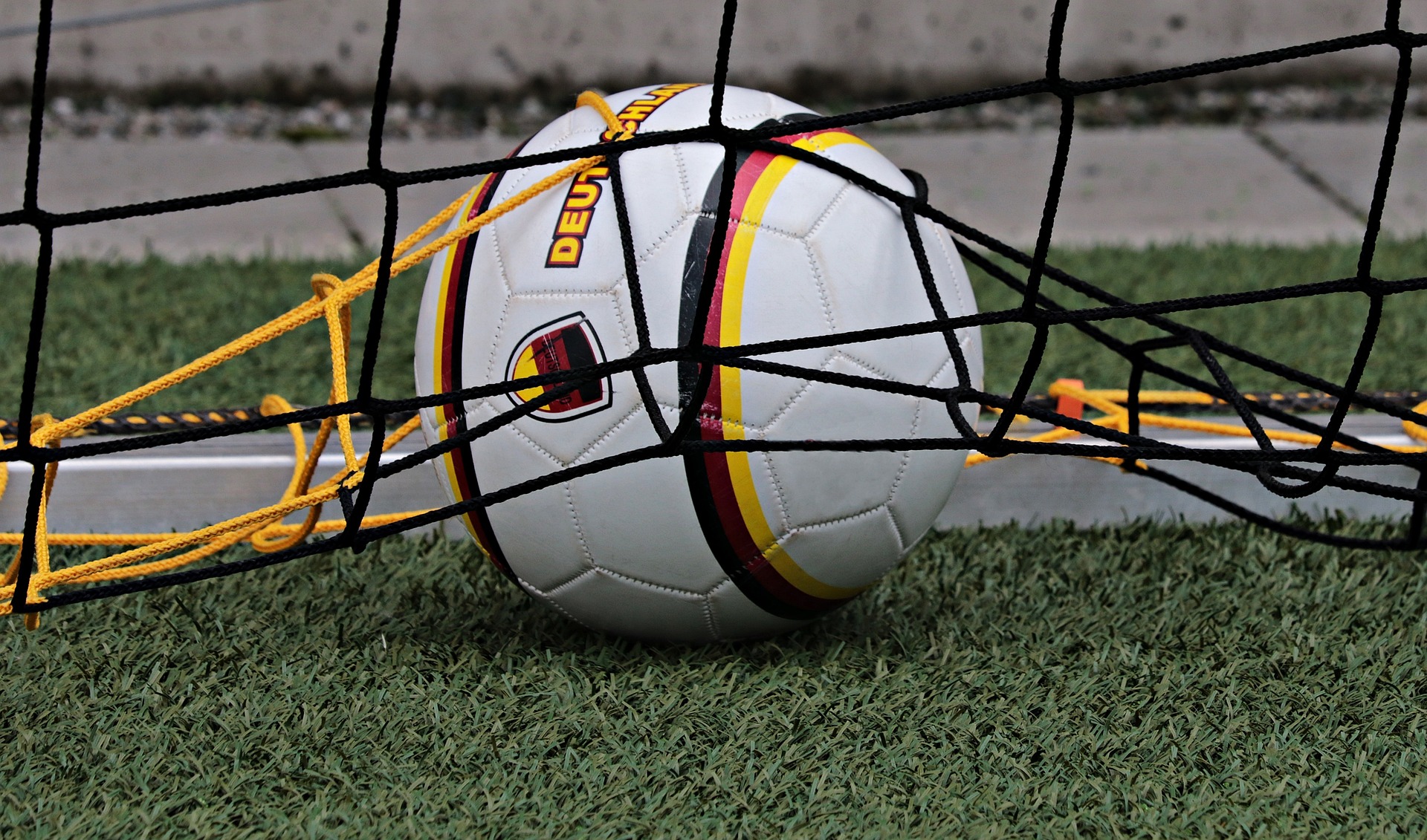 soccer-g891383e99_1920