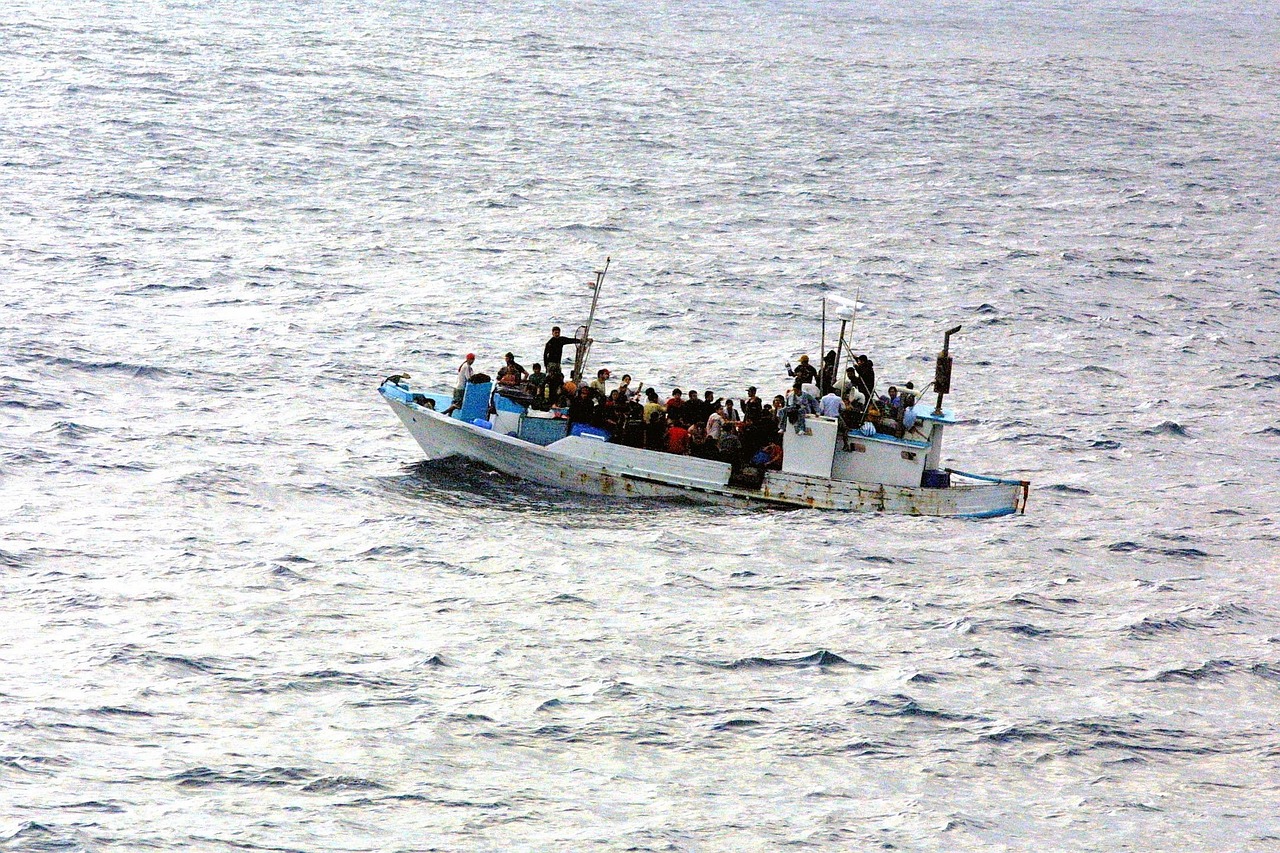 boat-g6789f099a_1280