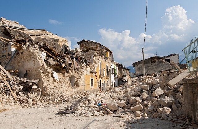 earthquake-1665878_640 earthquake-1665878_640