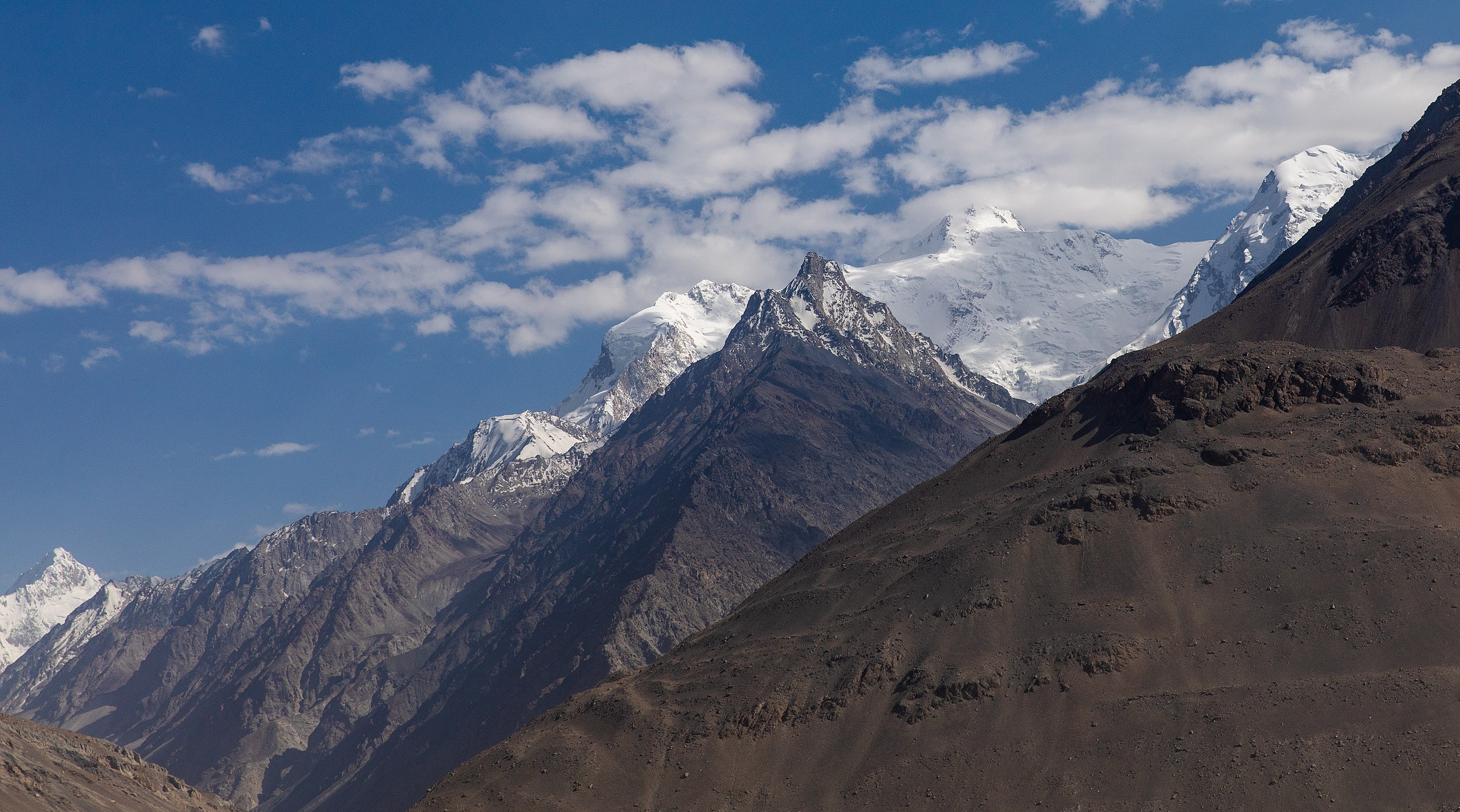 Hindu_Kush_mountains_(30357238428)