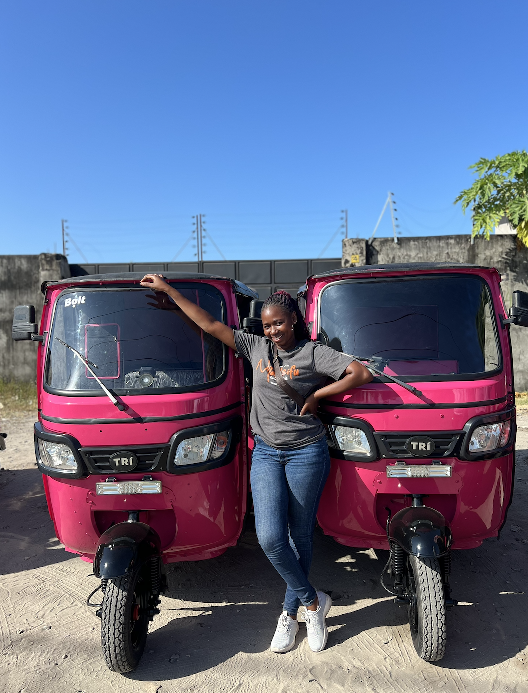 pbi-driver-pose-with-pink-bajaji
