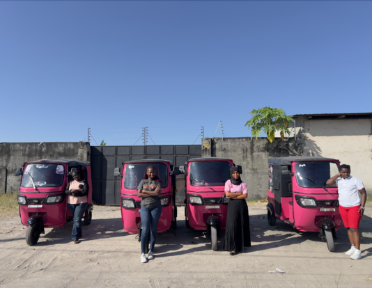 pbi-drivers-with-pink-bajaji