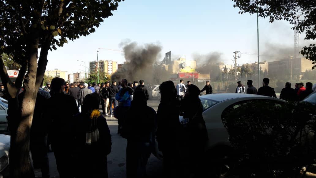 Iranian_protesters_in_November_of_2019._Isfahan