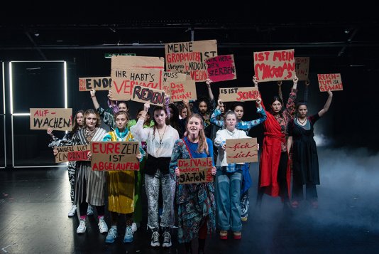 Theater soll politische Messages haben - auch beim Thema Klimakrise. Inszenierung von Daniela Kranz am Residenztheater München.