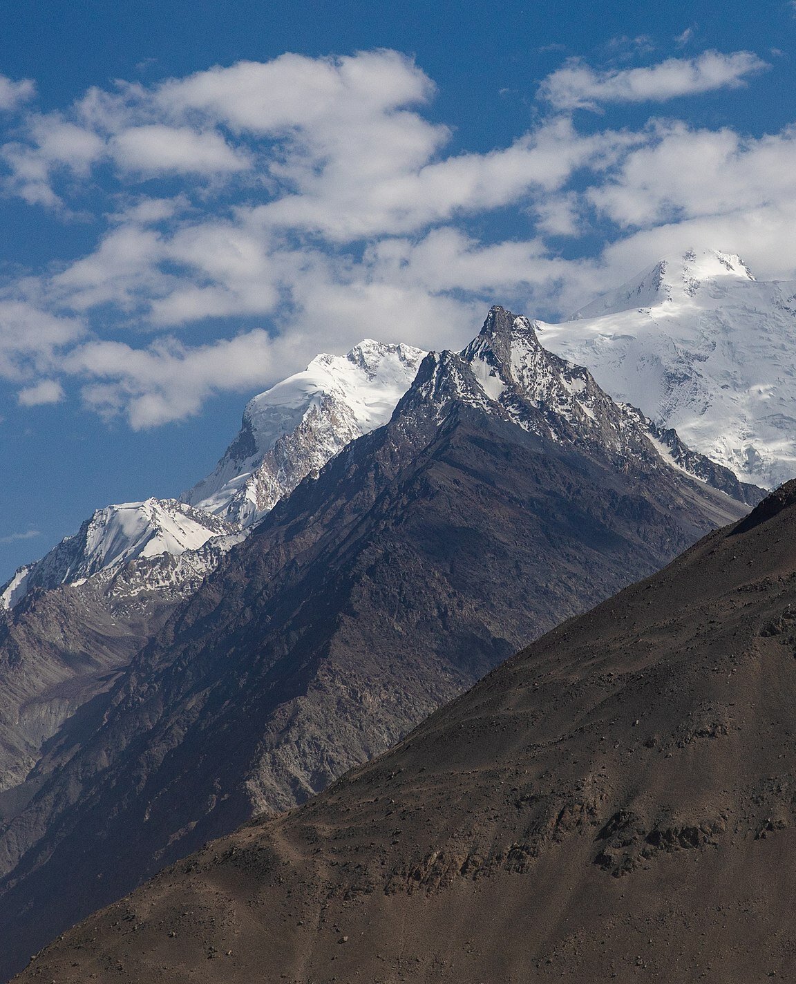 Hindu_Kush_mountains_(30357238428)